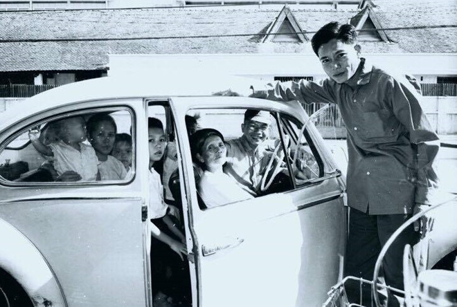 Tổ chức cũng đã bỏ ra 270.000 đồng, mua chiếc xe du lịch hiệu Frégate màu đen. Có xe rồi, Bảy Bê tìm cách thiết kế một thùng sắt để khít trong cốp xe để chứa thuốc nổ. Sau nhiều trục trặc, chiếc thùng sắt chứa 150 kg thuốc nổ đã đặt vừa khít vào cốp xe, chỉ chờ ngày xung trận.