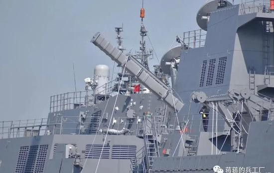 Loại tên lửa chống hạm này có tổng chiều dài khoảng 5 mét, đường kính thân khoảng 0,35 mét, tổng trọng lượng khoảng 700 kg; hình dáng khí động học thông thường, cánh trước và sau được thiết kế hình tam giác, bố trí vuông góc với tên lửa.