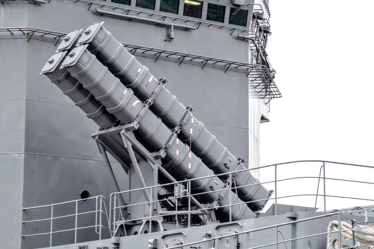  Tên lửa chống hạm Type 17 là loại tên lửa đối hạm, được phóng từ tàu chiến hoặc xe phóng trên bờ; hiện đã trang bị trên tàu khu trục Haguro, mới được đưa vào biên chế của Lực lượng Phòng vệ Hàng hải Nhật Bản (JMSDF); Type 17 có tốc độ cận âm, được phát triển trên cơ sở tên lửa chống hạm Type 90.