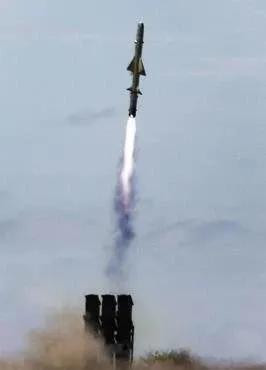 Do thay thế động cơ tuabin phản lực mới, tốc độ tối đa của Type 17 đạt khoảng 0,9 Mach, tầm bắn đã được tăng lên 180 ~ 220 km, sau đó có thông tin cho rằng tầm bắn đã được tăng lên 400 km, nhưng chưa được xác nhận.