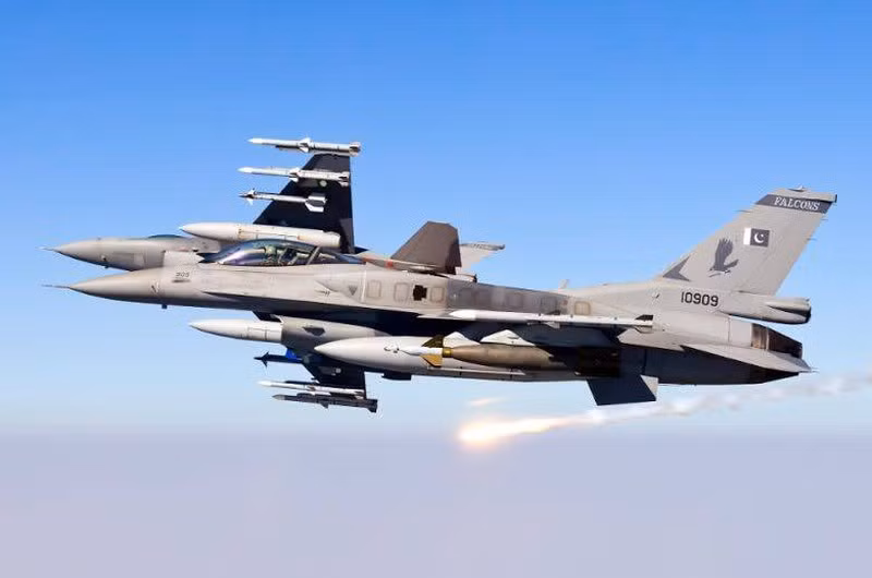 Biến thể F-16 cũ này đã được phần lớn các quốc gia trên thế giới cho nghỉ hưu, trong đó Ai Cập và Israel gần đây nhất cũng đã tiến hành loại khỏi biên chế và chỉ có Đài Loan và Venezuela dự kiến sẽ tiếp tục sử dụng chúng do không có khả năng mua thay thế.