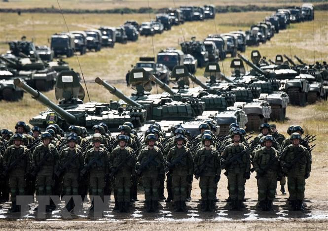 Nhưng thách thức lớn nhất trong thực tế là Nga, quốc gia có nhiều tài nguyên hơn và dân số đông hơn nhiều, mạnh hơn rất nhiều so với những gì Ukraine có thể hy vọng tự mình vươn lên.