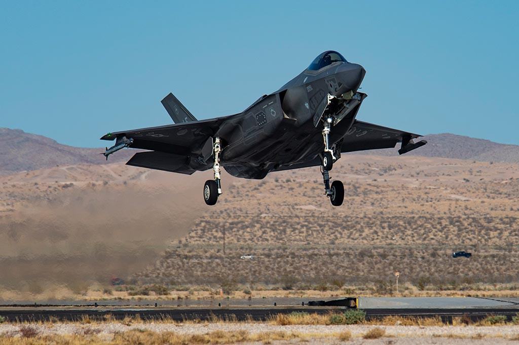 Trung tá John Orell cho biết thêm, hiệu suất của F-15EX về cơ bản phù hợp với kỳ vọng, bởi vì bất kỳ đối thủ nào tham gia cuộc tập trận, đương nhiên sẽ rất mạnh; nhất là chiến đấu cơ F-22 hay F-35.