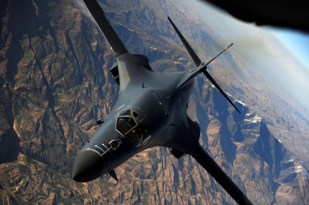 Chính vì những lý do như vậy, nên từ cuối năm 2019, Không quân Mỹ hạn chế các máy bay B-1 bay ở tầm thấp, cũng là hạn chế khả năng ưu việt của loại máy bay này. Lý do là phi công rất căng thẳng khi bay thấp, có khi dẫn đến tai nạn.