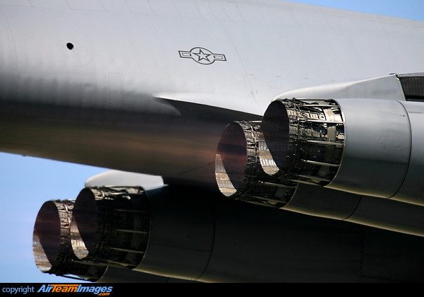 Động cơ sử dụng bộ đốt sau là loại động cơ có thêm vòi phun nhiên liệu vào phía sau động cơ, để tăng thêm lực đẩy, giúp máy bay đạt tốc độ siêu âm. Tuy nhiên, mặt trái của nó là làm tăng đáng kể mức tiêu thụ nhiên liệu, nên máy bay ít khi sử dụng chế độ đốt sau.