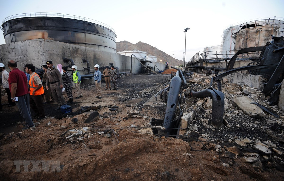 Cựu giám đốc tình báo Arab Saudi, Hoàng tử Faisal đã bày tỏ lo ngại về diễn biến của tình hình, điều này cũng phản ánh sự không hài lòng chung của hoàng gia Arab Saudi đối với những thay đổi trong chính sách Trung Đông của Mỹ.