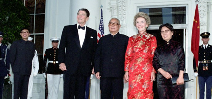 Vào tháng 4/1985, Tổng thống Mỹ khi đó là Ronald Reagan, đã đến Trung Quốc để có một cuộc gặp ngoại giao với Chủ tịch Trung Quốc Lý Tiên Niệm (Li Xiannian). Đây là thời kỳ được đánh giá là “trăng mật” giữa Mỹ và Trung Quốc.