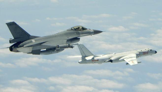 Ví dụ, vào ngày 15/6/2021, nhóm tấn công tàu sân bay Reagan tiến vào Biển Đài Loan, sau đó PLA điều hai máy bay tuần tra Y-8, hai máy bay cảnh báo sớm K-500, bốn máy bay ném bom H-6, 20 máy bay chiến đấu J-11 và J-16 đã bay qua vùng trời phía nam Đài Loan.