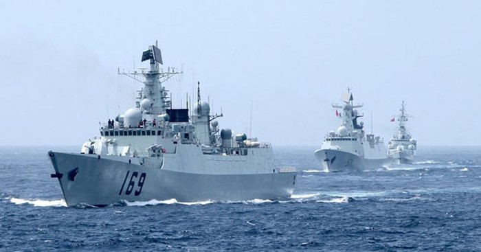 Cùng lúc đó vào ngày 24/9, một khinh hạm mang tên lửa dẫn đường khác của PLA đã xuất hiện ở vùng biển phía đông của Đảo Xanh và đi về phía nam vào eo biển Ba Sĩ. Theo thông tin, tàu khu trục của PLA đã xuất hiện ở vùng biển phía đông nam Đài Loan trong hai ngày liên tiếp, "gây lo ngại" cho hòn đảo này. 