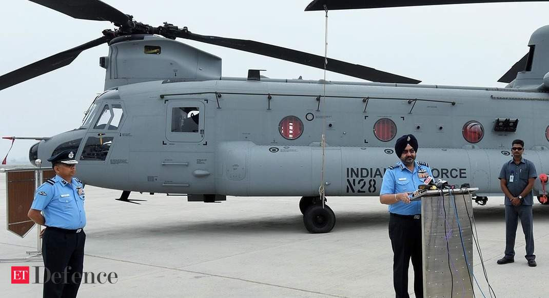 Ấn Độ đã mua tổng cộng 15 trực thăng Chinook từ tập đoàn hàng không và quốc phòng khổng lồ Boeing của Mỹ vào năm ngoái. Năm chiếc trực thăng cuối cùng đã được bàn giao cho Không quân Ấn Độ (IAF) ở Chandigarh, ngay trước khi Ấn Độ áp đặt lệnh đóng cửa toàn quốc, do đại dịch Covid-19.