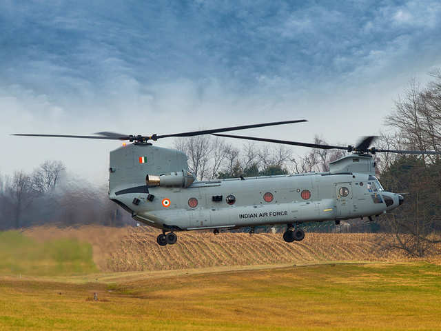Trực thăng Chinook được phát triển bởi công ty chế tạo trực thăng Vertol của Mỹ và được sản xuất bởi Boeing Vertol (sau này được gọi là Boeing Rotorcraft Systems), CH-47F Chinook là loại trực thăng hạng nặng, hai động cơ, hai cánh quạt song song, có khả năng vận chuyển đa dạng, tầm bay xa.