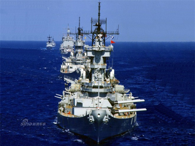 Một ví dụ là vào năm 1982, Hải quân Mỹ đã được nâng cấp và tái trang bị bốn thiết giáp hạm lớp Iowa, được đóng từ thời Thế chiến II đó là Iowa, Missouri, New Jersey và Wisconsin. Những thiết giáp hạm với hải pháo 406 mm và 127 mm của chúng, được đưa trở lại biên chế chiến đấu.