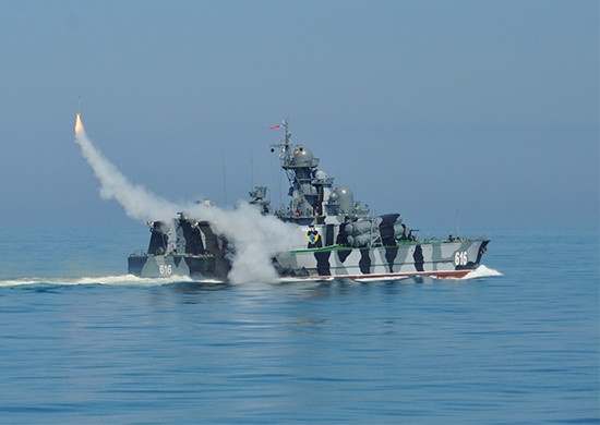 Những tàu chiến Nga hiện đang trang bị tên lửa hành trình Kalibr, có tầm bắn bao phủ nhiều khu vực tại Trung Đông. Hiện nay, chỉ những tên lửa này mới có khả năng tấn công từ xa vào lãnh thổ Syria. Bên cạnh đó, Washington đang cố gắng tăng cường sự hiện diện của họ ở Syria.