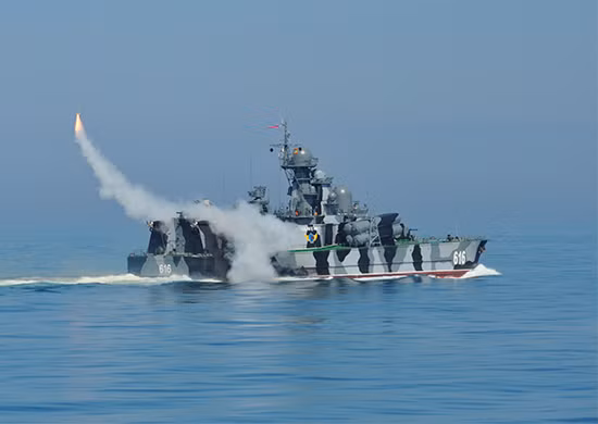 Những tàu chiến Nga hiện đang trang bị tên lửa hành trình Kalibr, có tầm bắn bao phủ nhiều khu vực tại Trung Đông. Hiện nay, chỉ những tên lửa này mới có khả năng tấn công từ xa vào lãnh thổ Syria. Bên cạnh đó, Washington đang cố gắng tăng cường sự hiện diện của họ ở Syria.