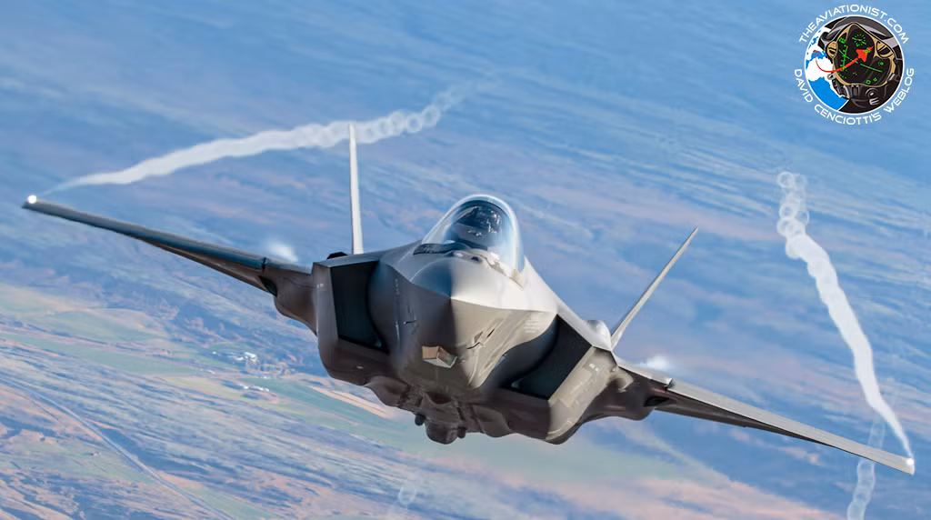 Ngoài loại chiến đấu hạng nặng F-15EX mới nhất, F-35 hiện là máy bay chiến đấu duy nhất, hiện đang được Không quân Mỹ đặt mua và là máy bay chiến đấu tàng hình duy nhất được sản xuất ở phương Tây.