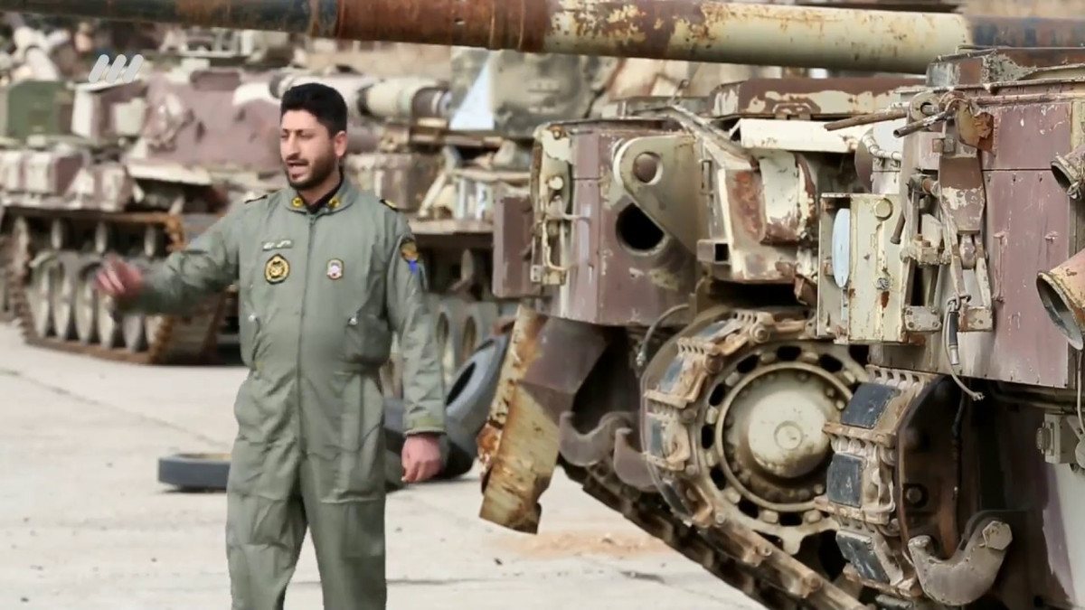 Ngoại trưởng Anh lúc bấy giờ là David Owen đã giải thích tầm quan trọng của việc bán vũ khí cho Iran như sau: “Để bù đắp doanh thu mà chúng tôi phải bỏ ra để mua dầu, và phần lớn là dầu Iran, chúng tôi cần bù đắp, và chính quyền của Mohamed Reza Shah, đã sẵn sàng và muốn mua thiết bị quân sự của Anh.