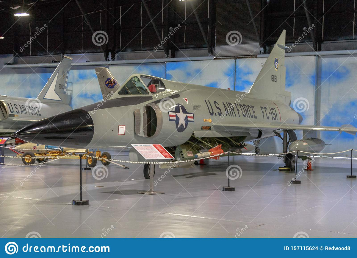 Thân máy bay có khoang chứa vũ khí, có thể bố trí tên lửa không đối không AIM-4C và tên lửa AIM-26A. Ngoài ra, cửa khoang vũ khí còn được trang bị 24 ống phóng tên lửa không điều khiển 69mm, hoặc thùng nhiên liệu bổ sung.