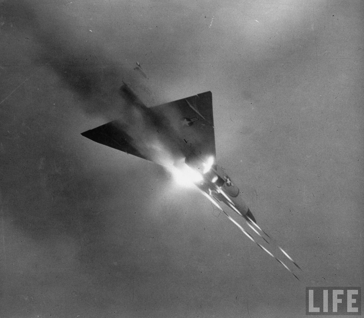 Mọi chuyện tệ hại vẫn với loại máy bay này vẫn chưa kết thúc, F-102A được xuất khẩu cả sang Hy Lạp và Thổ Nhĩ Kỳ (là đối thủ của nhau, nhưng đều là thành viên NATO). Trong cuộc tranh chấp đảo Síp năm 1974, trung úy phi công Hy Lạp Dinopoulos đã lái chiếc F-102A, phóng hai tên lửa không đối không AIM-9B và bắn hạ một chiếc F-102A của Thổ Nhĩ Kỳ. Chiếc còn lại sợ hãi đến mức bay hết nhiên liệu, buộc hạ cánh cưỡng bức trên đường cao tốc, 2 phi công đã bị thiệt mạng.