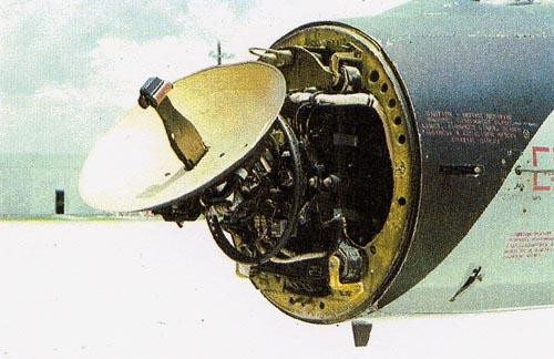 F-102 trang bị radar điều khiển hỏa lực MG3 (sau này được thay thế bằng radar điều khiển hỏa lực MG-10), máy bay cũng được lắp đặt hệ thống tìm kiếm mục tiêu hồng ngoại, máy tính, hệ thống lái tự động L-10, nhận dạng địch-ta…, nhằm kết nối với hệ thống phòng không quốc gia, để hoàn thành nhiệm vụ đánh chặn.