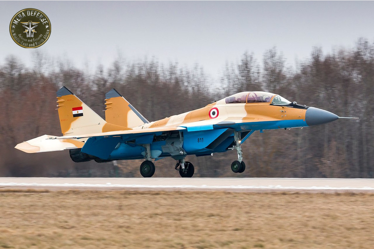 Tiếp theo là chiến đấu cơ MiG-29M, các máy bay này có tầm bay rộng, được tích hợp các cảm biến và hệ thống tác chiến điện tử vượt trội, khiến chúng rất đáng gờm khi không chiến mặc dù có giá thành khiêm tốn. 