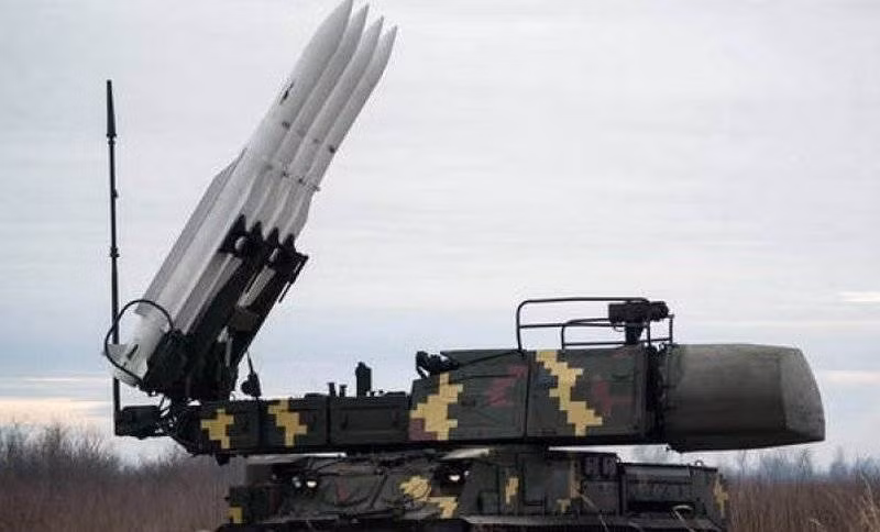 Mặc dù lực lượng máy bay chiến đấu yếu kém, nhưng các hệ thống tên lửa đất đối không của Ukraine, thực sự mới là mối đe dọa tiềm tàng hơn nhiều, đối với các lực lượng không quân Nga đang chiếm ưu thế trên không. 