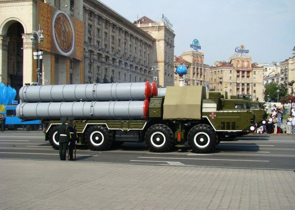 Mặc dù các hệ thống phòng không mà Ukraine đang sở hữu, đã bị Nga cho loại biên từ lâu. Các biến thể P, PT và PS của S-300 chỉ có tầm bắn dưới 100km và không thể đánh chặn hiệu quả các loại vũ khí có khả năng bay bám địa hình, như tên lửa hành trình Kalibr của Hải quân Nga.