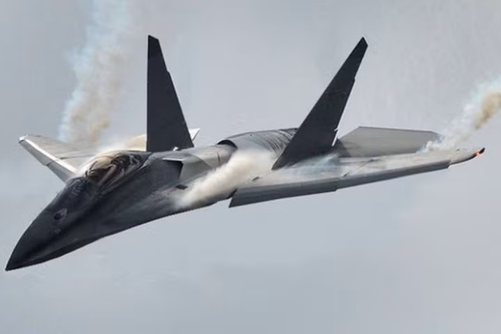 Có nhiều khách hàng tiềm năng cho một máy bay chiến đấu có khả năng hạ cánh thẳng đứng, đáng chú ý nhất bao gồm Trung Quốc, Ai Cập, Thổ Nhĩ Kỳ và Thái Lan, tất cả các tàu sân bay mà các quốc gia trên sở hữu, có khả năng đáp ứng chúng.