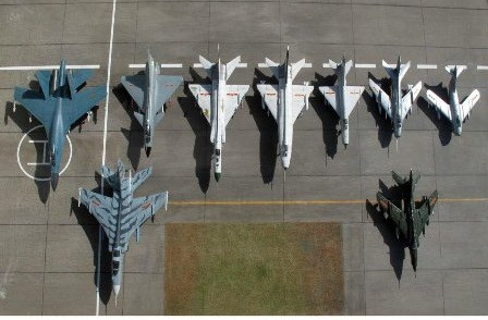 Điều này đặt ra câu hỏi đó là, J-7 sẽ đảm nhiệm vai trò gì, khi tác chiến cùng với J-11, J-16 tiên tiến hơn và liệu đủ sức đối đầu với F-16 và F-CK-1 của Đài Loan? Nhưng trước mắt, với số lượng J-7 “ấn tượng”, có thể gây “sốc” cho cả với những lực lượng không quân mạnh như Mỹ.