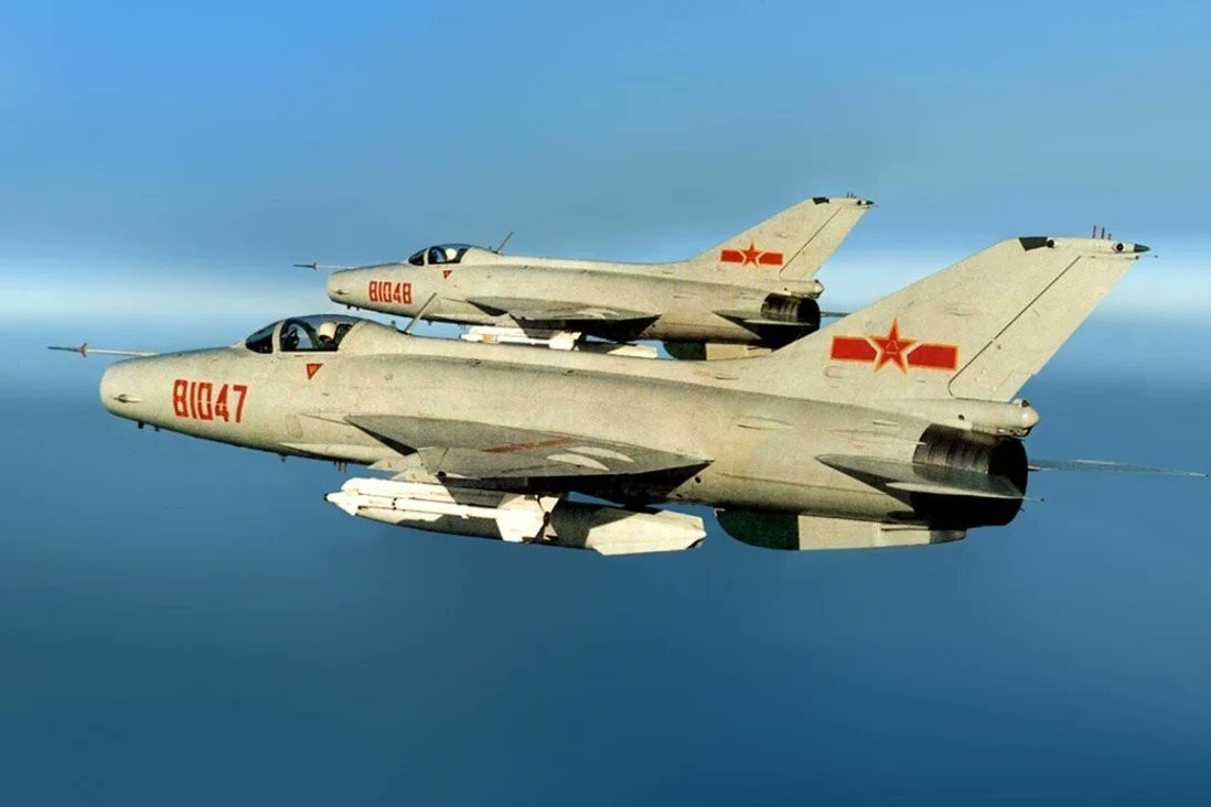 Trung Quốc từ lâu đã tự chủ trong việc “sao chép” MiG-21 thành J-7; thậm chí họ còn có nhiều cải tiến với chiếc máy bay được mệnh danh “tên lửa có người lái” này. Khi Liên Xô ngừng sản xuất MiG-21, Trung Quốc cũng là quốc gia duy nhất, tiếp tục sản xuất loại chiến đấu này.