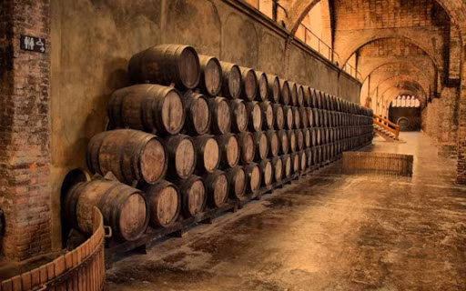 Nhà phát minh người Anh vào năm 1813 đã có ý tưởng, trong thùng gỗ không chỉ là nước, mà còn bỏ thêm cả muối kali và được gọi là kali cacbonat. Muối được hòa tan trong nước và được cho vào một bình đồng. Khi lắc mạnh và mở van, dưới áp suất khi vặn van trên bình, dung dịch sẽ trào ra ngoài và có thể dập tắt các đám cháy. 