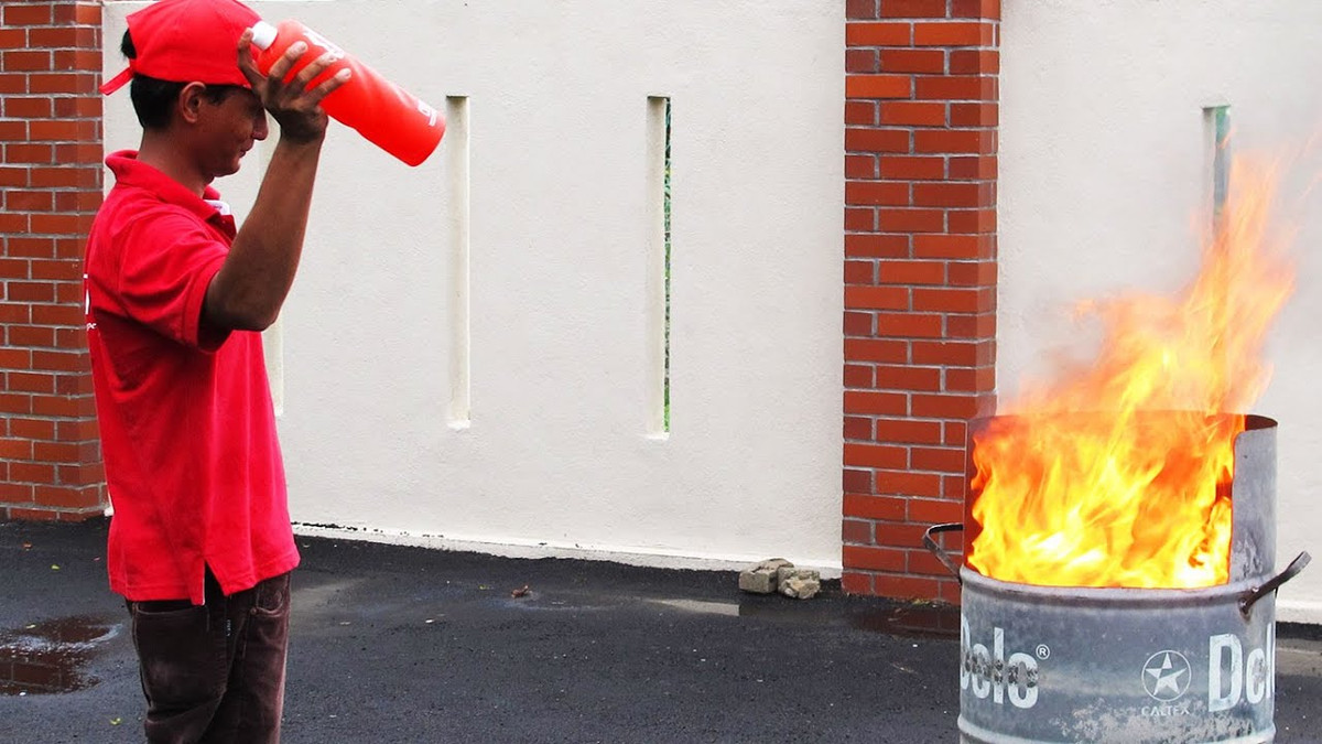 Rescuer-01 có thể dập tắt đám cháy trên diện tích 8-15 mét vuông, đủ để dập tắt đám cháy bắt đầu trong một căn hộ hoặc văn phòng. Đồng thời, lựu đạn chữa cháy Rescuer-01 thân thiện với môi trường, không gây hại cho môi trường và con người. 