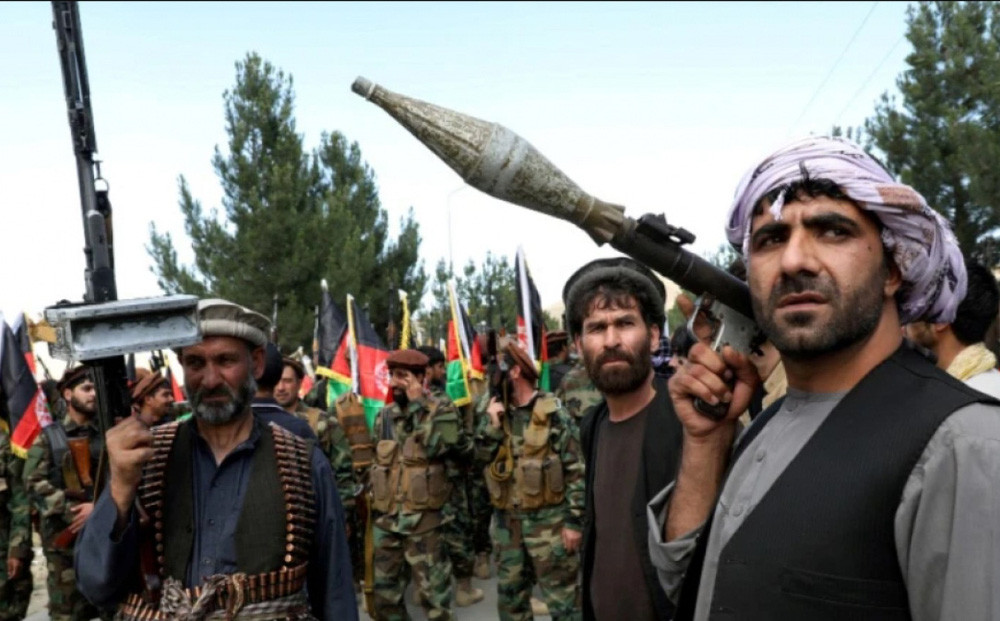 Ngoài ra, điều này không giống như năm 1996, khi phiến quân Taliban được nhiều người dân Afghanistan chào đón như một lực lượng ổn định đất nước, khi họ đã giải phóng Afghanistan khỏi tình trạng vô chính phủ.