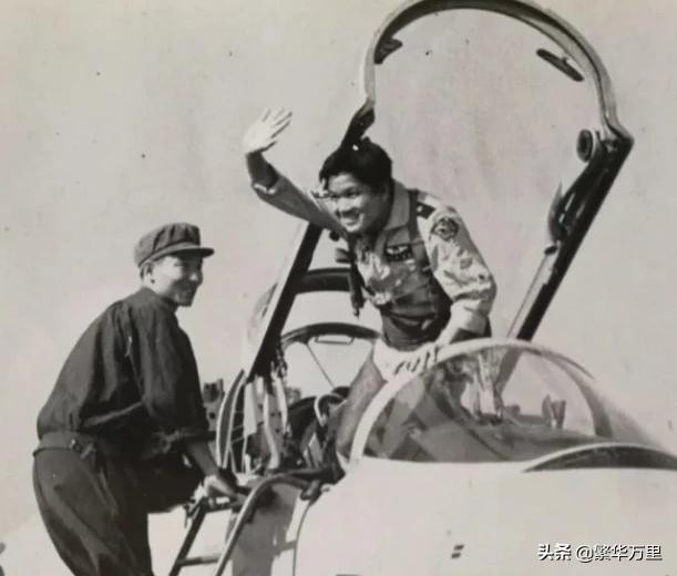 Học viên đã phản đối hành động của thiếu tá Hoàng và anh ta không muốn hạ cánh ở Trung Quốc đại lục. Do đó, viên thiếu tá này đã cho máy bay quay trở lại đảo Đài Loan và để học viên dù xuống, trước khi ông đưa máy bay về đất liền và hạ cánh xuống Phúc Châu.