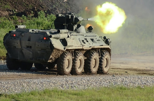 Vũ khí của BTR-82A được bảo đảm đủ có thể thực hiện các hoạt động chiến đấu trong một ngày. Vũ khí chính của BTR-82A là pháo tự động nạp kép 30mm. Súng có thể bắn đạn xuyên giáp vạch đường (AP-T), đạn nổ phân mảnh gây cháy (HEF-I) và đạn nổ cao (HE-T).