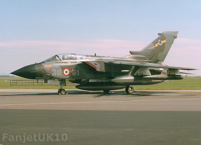 Trong đó, 150 - 200 quả bom B61-3/4 đang được triển khai tại 6 căn cứ không quân, thuộc 5 nước thành viên NATO tại châu Âu, gồm: Bỉ, Đức, Italia, Hà Lan và Thổ Nhĩ Kỳ. Không quân Bỉ, Hà Lan, Thổ Nhĩ Kỳ (với các máy bay F-16), Italia và Đức (với các máy bay PA-200 Tornado) được giao nhiệm vụ tấn công hạt nhân sử dụng vũ khí hạt nhân của Mỹ.