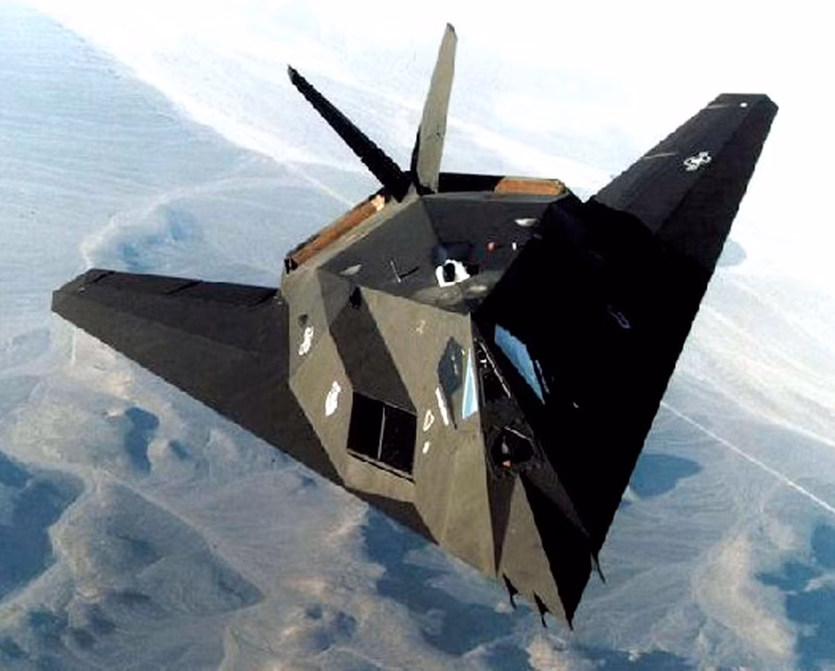 Nhà khoa học Nga đã đưa ra toàn bộ lý thuyết giúp tính toán chính xác hình dạng hình học của chiếc máy bay nhằm giảm thiểu vùng tán xạ để phát triển máy bay tàng hình. Cuốn sách này được xuất bản vào năm 1962, nhưng ở Liên Xô lúc đó những ý tưởng kiểu này không được đón nhận.