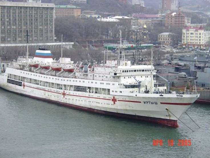 Ngoài chức năng quân sự, hiện các chuyến gia đang nghiên cứu khả năng biến tàu sân bay trực thăng thành bệnh viện nổi. Các tàu có tất cả các gian phòng cần thiết cho việc này, chỉ cần quyết định xem những thiết bị y tế nào sẽ được bố trí thường xuyên.