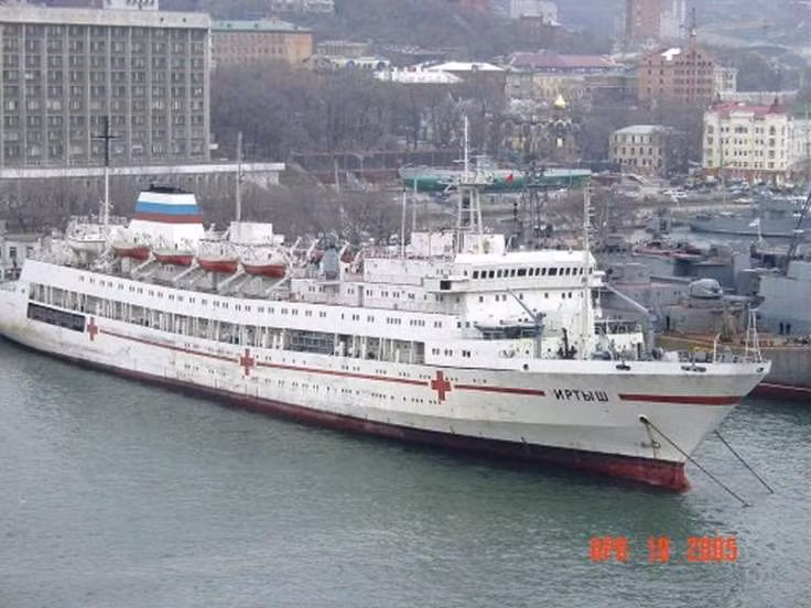 Ngoài chức năng quân sự, hiện các chuyến gia đang nghiên cứu khả năng biến tàu sân bay trực thăng thành bệnh viện nổi. Các tàu có tất cả các gian phòng cần thiết cho việc này, chỉ cần quyết định xem những thiết bị y tế nào sẽ được bố trí thường xuyên.