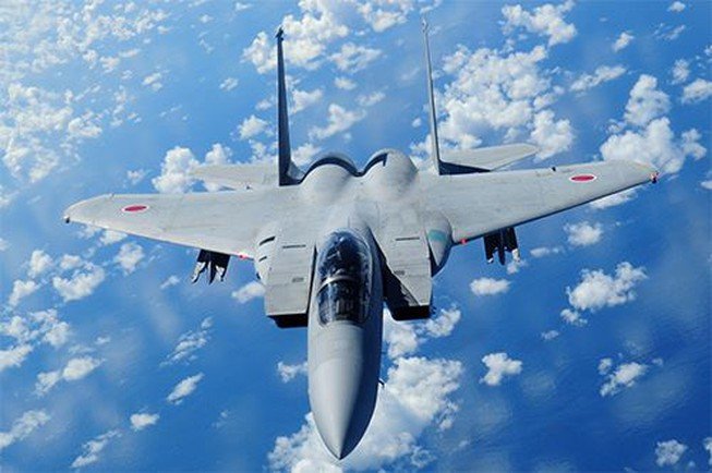 Những chiếc F-15J được hiện đại hóa, được trang bị radar mới, hỗ trợ tên lửa không đối không ngoài tầm nhìn AAM-4 do Nhật Bản phát triển; đây là tên lửa không đối không đầu tiên, sử dụng đầu dò lắp radar quét mảng pha (AESA), để tăng tốc độ quét mục tiêu và độ chính xác. 