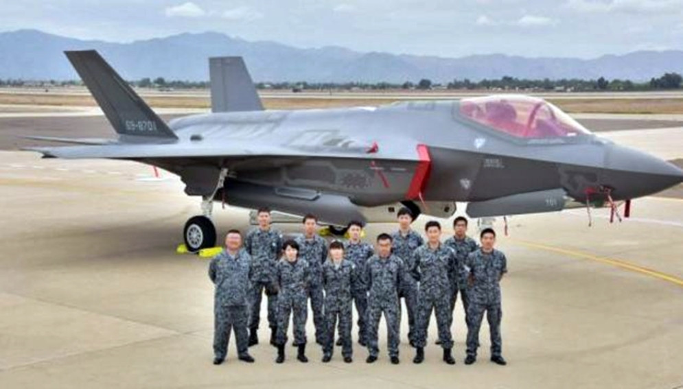 Theo kế hoạch của JASDF, số F-15J hiện đại hóa sẽ được tăng cường hơn nữa và các máy bay F-15J chưa hiện đại hóa và số F-2 hết niên hạn, sẽ được thay thế bằng F-35B, hoặc một mẫu máy bay chiến đấu mới của Nhật Bản. 