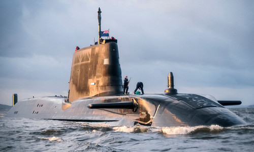 Trong hầu hết các trường hợp, tàu ngầm hạt nhân đều có lợi thế trong cuộc đối đầu. Tuy nhiên, nếu một tàu ngầm hạt nhân và một tàu khu trục có cùng trình độ công nghệ, phát hiện ra nhau cùng lúc, thì tàu khu trục có nhiều khả năng giành được lợi thế đối đầu hơn.