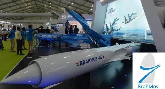 Liên doanh BrahMos Aerospace được thành lập sau khi một thỏa thuận liên chính phủ được ký kết giữa Ấn Độ và Nga vào năm 1998. Tên lửa BrahMos đầu tiên được thử nghiệm vào năm 2001, và kể từ đó, tên lửa này đã được thử nghiệm thành công trên nhiều nền tảng phóng khác nhau, bao gồm trên bộ, trên tàu chiến, trên không và tàu ngầm.