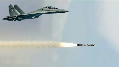 Số Su-30MKI của IAF được chuyển đổi để mang tên lửa BrahMos sẽ hoàn thành trong 2-3 năm tới; đồng thời số Su-30MKI này cũng sẽ được hiện đại hóa theo kế hoạch của IAF.