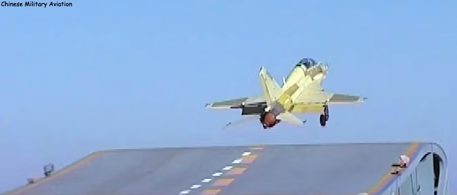 Một phiên bản khác của mẫu máy bay huấn luyện này là JL-9G, có khả năng cất cánh từ dốc trượt trên boong các tàu sân bay như Liêu Ninh và Sơn Đông. Điều này cho thấy mức độ hiệu quả từ các huấn luyện cơ Trung Quốc. 