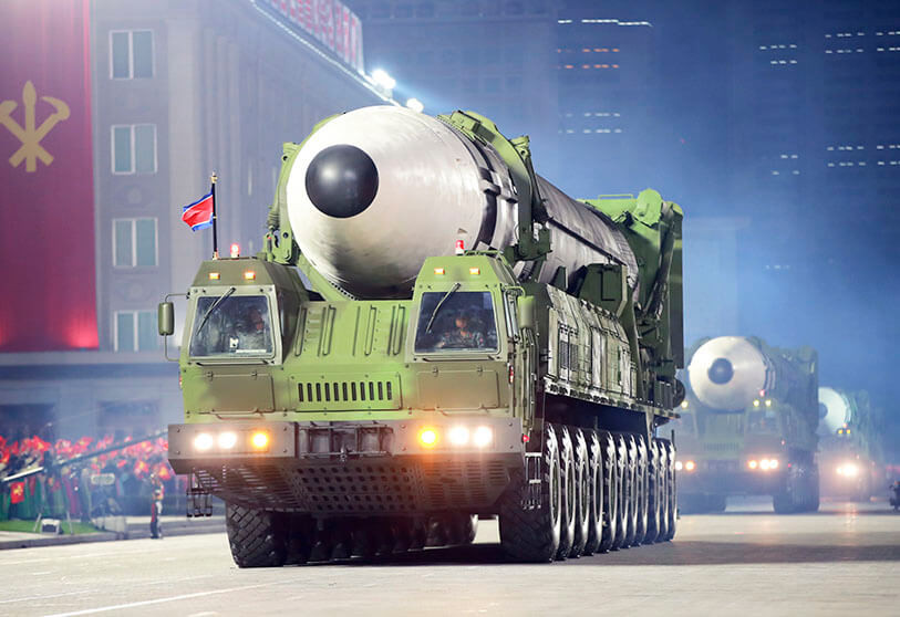 Để so sánh, tên lửa Hwasong-15 có khả năng cơ động tốt hơn và vẫn có khả năng gây sát thương thảm khốc với đầu đạn hạt nhân 1.000 kg. Tên lửa Hwasong-15 cũng đã được thử nghiệm thành công ít nhất một lần, nhưng tên lửa Hwasong-16 chưa được thử nghiệm lần nào.