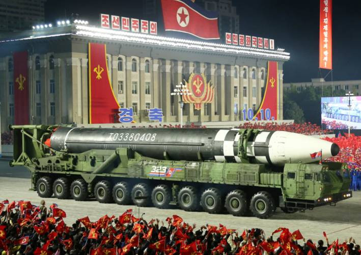 Tên lửa mới nhất trong gia đình tên lửa đạn đạo của Triều Tiên là Hwasong-16, đây được coi là ICBM “quái vật” của Triều Tiên; Hwasong-16 xuất hiện lần đầu tại cuộc diễu binh vào tháng 10/2020, nhân kỷ niệm 70 năm ngày thành lập Đảng Lao động Triều Tiên.