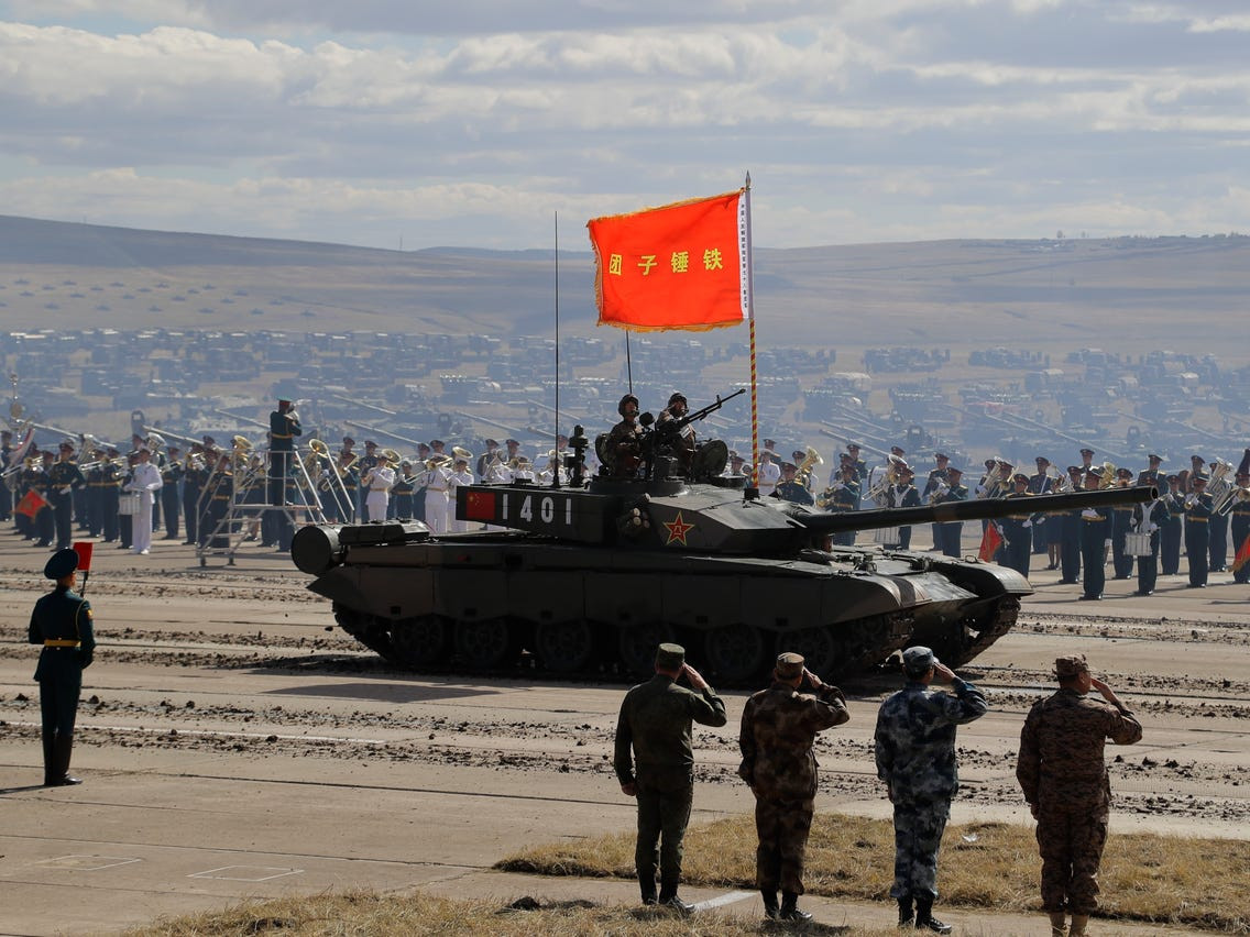 Viện Nghiên cứu Chiến lược Quốc tế (IISS), có trụ sở tại London giải thích: “Mặc dù Nga và Mỹ đều duy trì số lượng đáng kể xe tăng chiến đấu chủ lực trong kho, nhưng Quân đội Trung Quốc hiện mới có nhiều xe tăng, trong biên chế chiến đấu, lớn nhất thế giới”.