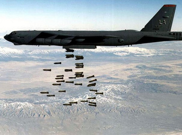 Việc quân đội Mỹ sử dụng máy bay ném bom trong các cuộc chiến tương tự, đặc biệt là để hỗ trợ các lực lượng đồng minh trên mặt đất, đã được chứng minh là thành công.