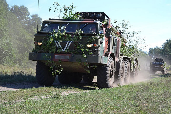 MLRS có thể tiêu diệt các mục tiêu bộ binh, thiết giáp và xe bọc thép trong khu vực tập trung các khẩu đội pháo, sở chỉ huy và kho đạn. Hệ thống này sẽ cho phép quân đội Ukraine bảo vệ biên giới, eo biển và lãnh hải cũng như các căn cứ hải quân và cơ sở hạ tầng ven biển trong tầm phóng tên lửa.