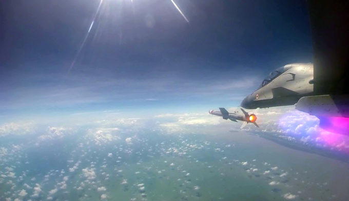 Nhưng thật trớ trêu, khi có tình huống, người Ấn Độ lại có tính “quyết đoán” rất cao; như phi vụ “mua nhanh” chiến đấu cơ MiG-29 của Nga hồi tháng 8/2020, khi căng thẳng với Trung Quốc tăng cao, khiến dư luận Ấn Độ đặt nhiều dấu hỏi? Nguồn ảnh: NI. 